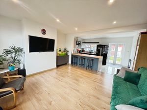 Lounge Kitchen- click for photo gallery